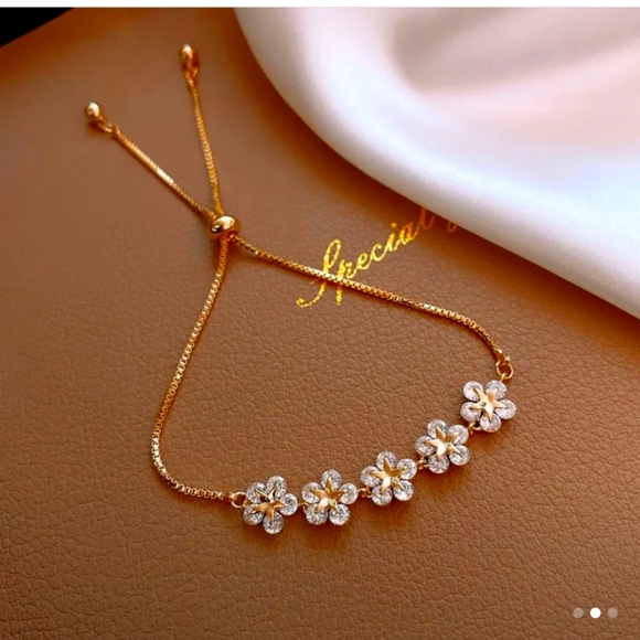 ONE PIECE ZIRCON FLORAL PULL BRACELET 5 Flower's - Picture 2 of 3